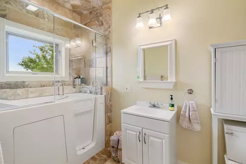 Bath - 447 Highlands Dr, Williston, VT 05495 photo 1 of 7