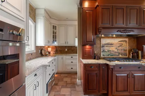 Kitchen - 447 Highlands Dr, Williston, VT 05495 photo 5 of 7