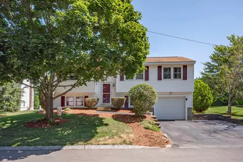 3 Copperfield Dr, Nashua, NH 03062