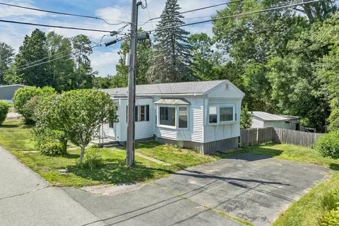 5 A St, Seabrook, NH 03874