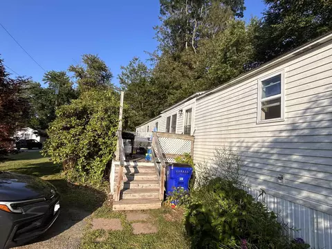 16 Sumac St, Exeter, NH 03833 photo 2