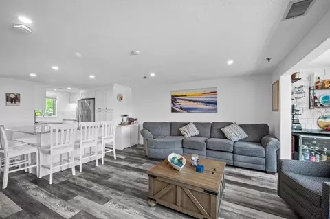 Living - 989 Ocean Blvd #5, Hampton, NH 03842 photo 4 of 5