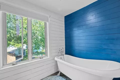 Bath - 989 Ocean Blvd #5, Hampton, NH 03842 photo 2 of 3