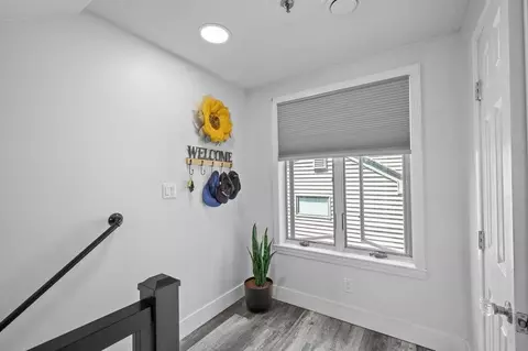 Entry Way - 989 Ocean Blvd #5, Hampton, NH 03842 photo 1 of 2