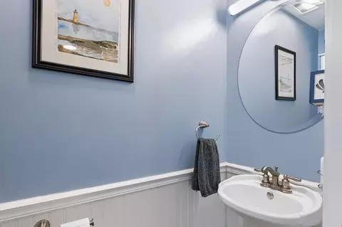 Bath - 989 Ocean Blvd #5, Hampton, NH 03842 photo 1 of 3