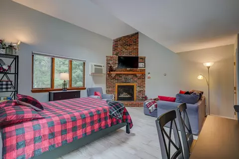 Bedroom - 6 River Run Dr # P, Bartlett, NH 03812 photo 5 of 7
