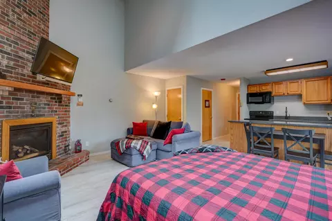 Bedroom - 6 River Run Dr # P, Bartlett, NH 03812 photo 6 of 7