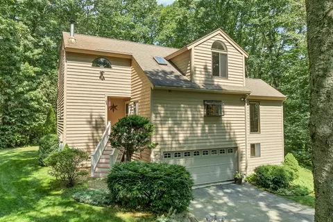 37 Indian Ridge Rd, Hampstead, NH 03826