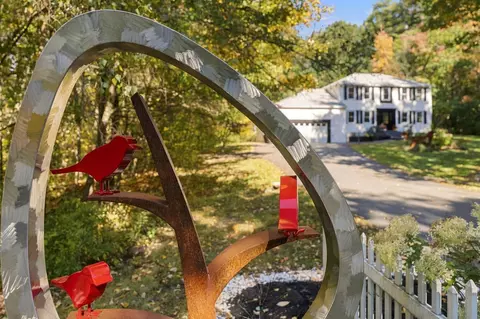 3 Aladdin Rd, Windham, NH 03087