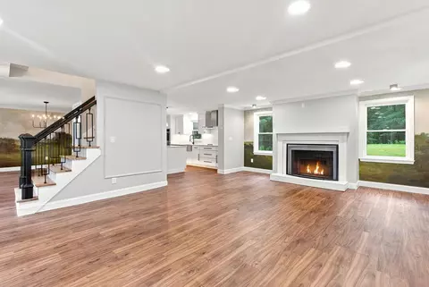 Living - 3 Aladdin Rd, Windham, NH 03087 photo 2 of 5