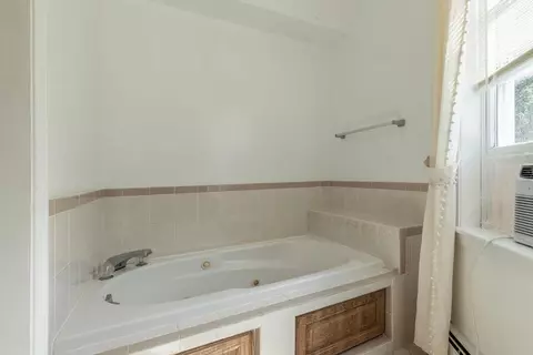 Bath - 33 Wintercroft Cir #5, Grantham, NH 03753 photo 4 of 5