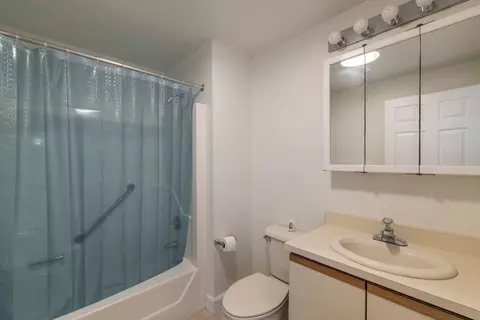 Bath - 33 Wintercroft Cir #5, Grantham, NH 03753 photo 5 of 5