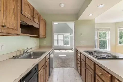 Kitchen - 33 Wintercroft Cir #5, Grantham, NH 03753 photo 4 of 6