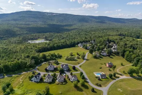 33 Wintercroft Cir #5, Grantham, NH 03753