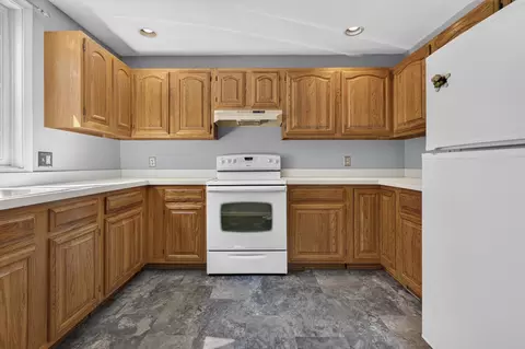 Kitchen - 1465 Hooksett Rd #365, Hooksett, NH 03106 photo 3 of 4