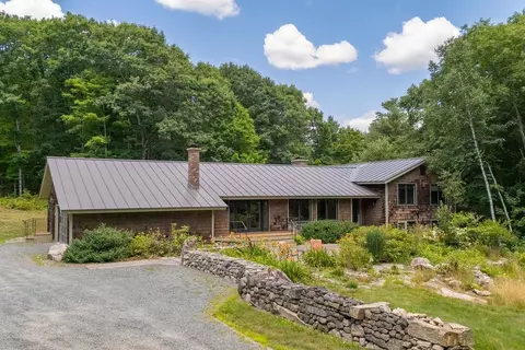 53 Elkins Rd, New London, NH 03257