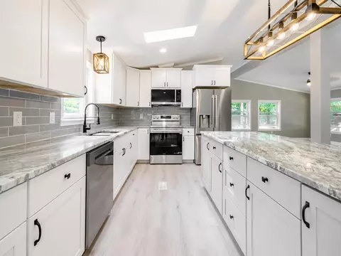 33 Murray Dr, Rochester, NH 03868