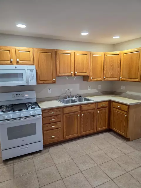 52 Jarvis St, Windsor, VT 05089 photo 2