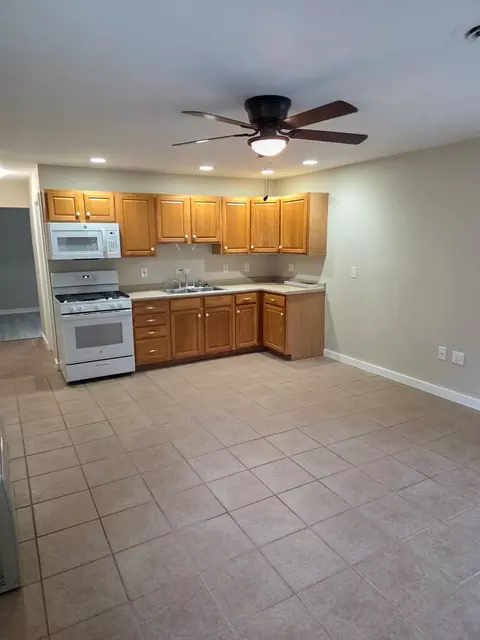 52 Jarvis St, Windsor, VT 05089 photo 3