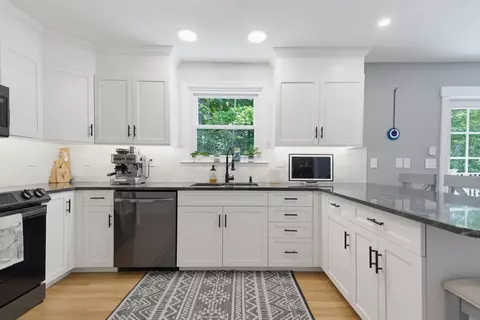Kitchen - 41 Samuel Hanson Ave, Dover, NH 03820 photo 3 of 7