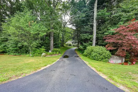 60 Hawke Ln, Danville, NH 03819