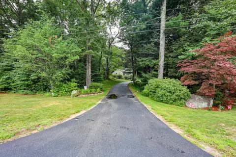 60 Hawke Ln, Danville, NH 03819