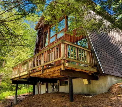 1018 S Hill Rd, Jamaica, VT 05343