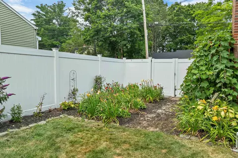 Exterior - 2 Belmont Cir, Hampton, NH 03842 photo 4 of 14