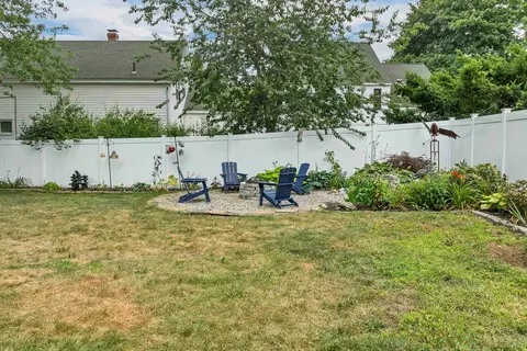 Exterior - 2 Belmont Cir, Hampton, NH 03842 photo 5 of 14