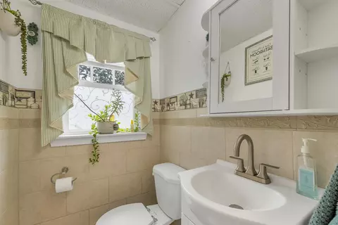 Bath - 2 Belmont Cir, Hampton, NH 03842 photo 1 of 2