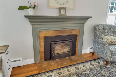 Living - 2 Belmont Cir, Hampton, NH 03842 photo 2 of 5