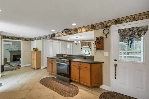 Kitchen - 2 Belmont Cir, Hampton, NH 03842 photo 6 of 6