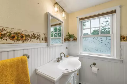 Bath - 2 Belmont Cir, Hampton, NH 03842 photo 2 of 2