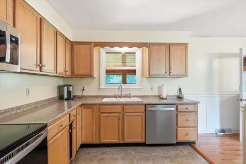 162 Stirrup Cir, Williston, VT 05495 photo 13