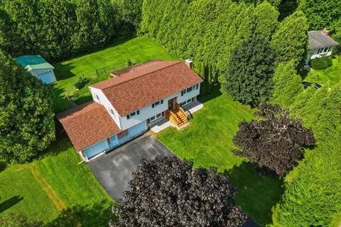 162 Stirrup Cir, Williston, VT 05495 photo 2