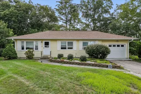33 Stanford Rd, Nashua, NH 03064