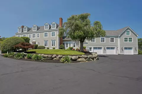15 Curtis Rd, Hampton Falls, NH 03844