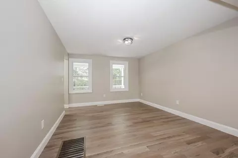 Living - 157 Hooksett Rd, Auburn, NH 03032 photo 1 of 8