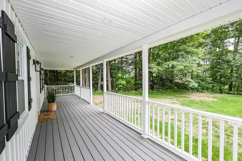 Exterior - 157 Hooksett Rd, Auburn, NH 03032 photo 10 of 12