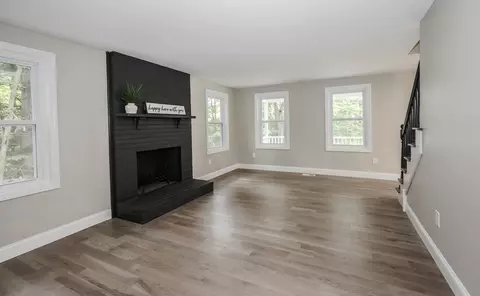 Living - 157 Hooksett Rd, Auburn, NH 03032 photo 8 of 8