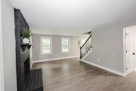 Living - 157 Hooksett Rd, Auburn, NH 03032 photo 6 of 8