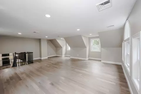 Living - 157 Hooksett Rd, Auburn, NH 03032 photo 2 of 8