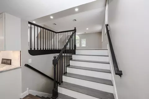 Entry Way - 157 Hooksett Rd, Auburn, NH 03032 photo 3 of 4