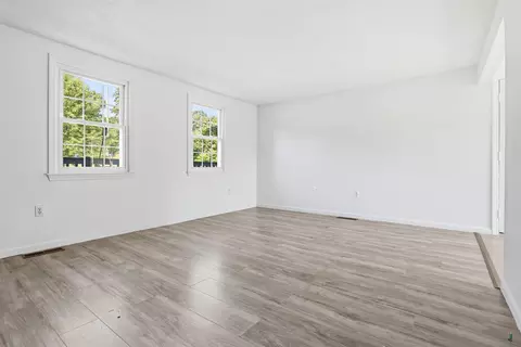 Living - 17 Juniper Rd #L, Derry, NH 03038 photo 3 of 3
