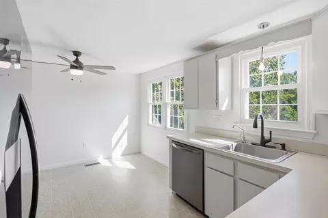 Kitchen - 17 Juniper Rd #L, Derry, NH 03038 photo 4 of 7