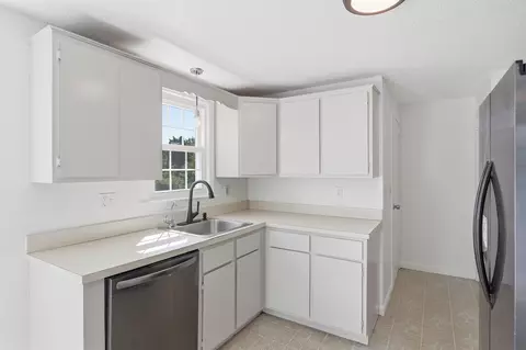 Kitchen - 17 Juniper Rd #L, Derry, NH 03038 photo 5 of 7