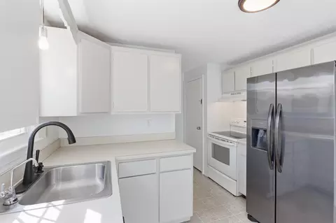 Kitchen - 17 Juniper Rd #L, Derry, NH 03038 photo 2 of 7