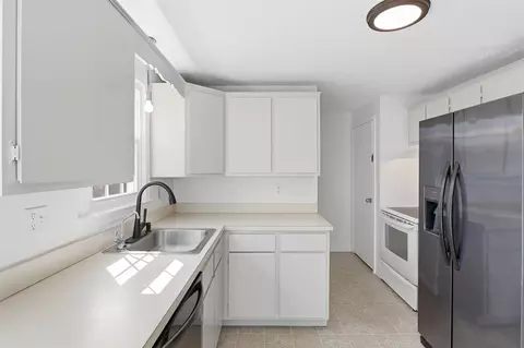 Kitchen - 17 Juniper Rd #L, Derry, NH 03038 photo 1 of 7