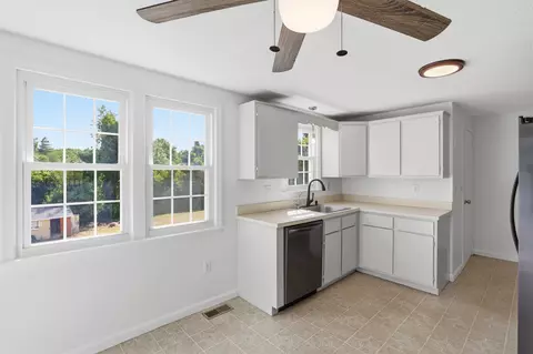 Kitchen - 17 Juniper Rd #L, Derry, NH 03038 photo 7 of 7