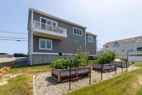 Exterior - 553 Ocean Blvd, Hampton, NH 03842 photo 6 of 8